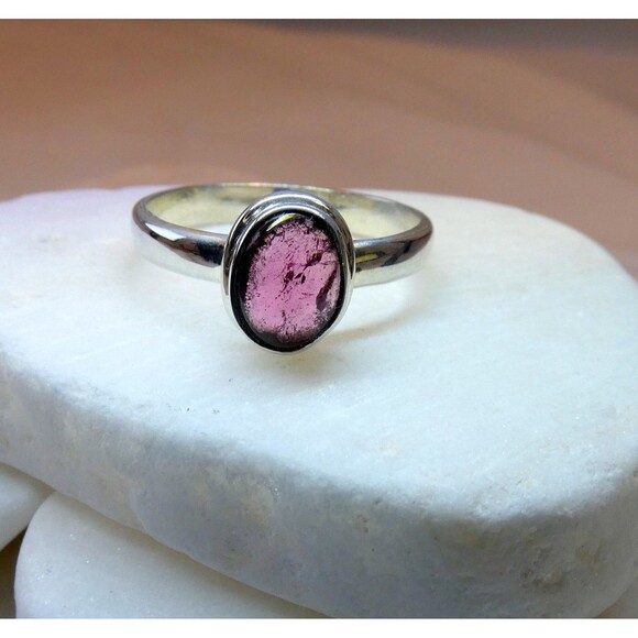 Natural 1.5Ct Pink Tourmaline Sterling Silver Solitaire Ring Sz 7.75 - Picture 3 of 8